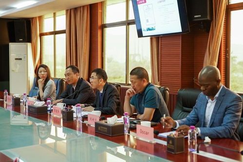 安哥拉中國(guó)總商會(huì)蒞臨學(xué)校交流合作